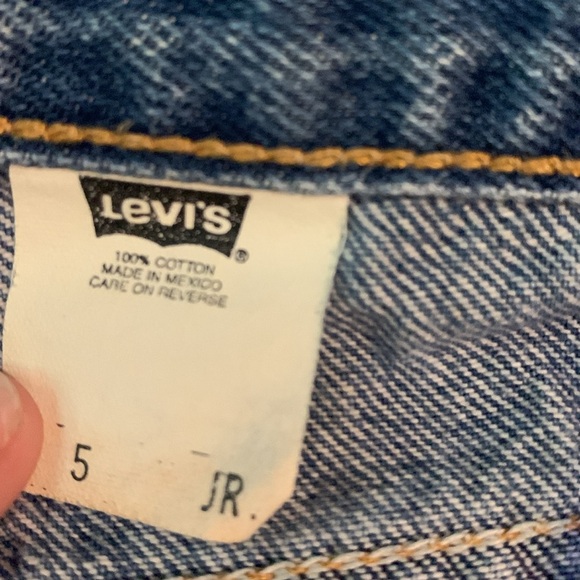 Vintage Levi’s Blue Jean 2” Inseam Hot Short Button Fly size 5 Juniors Womens - Picture 6 of 9